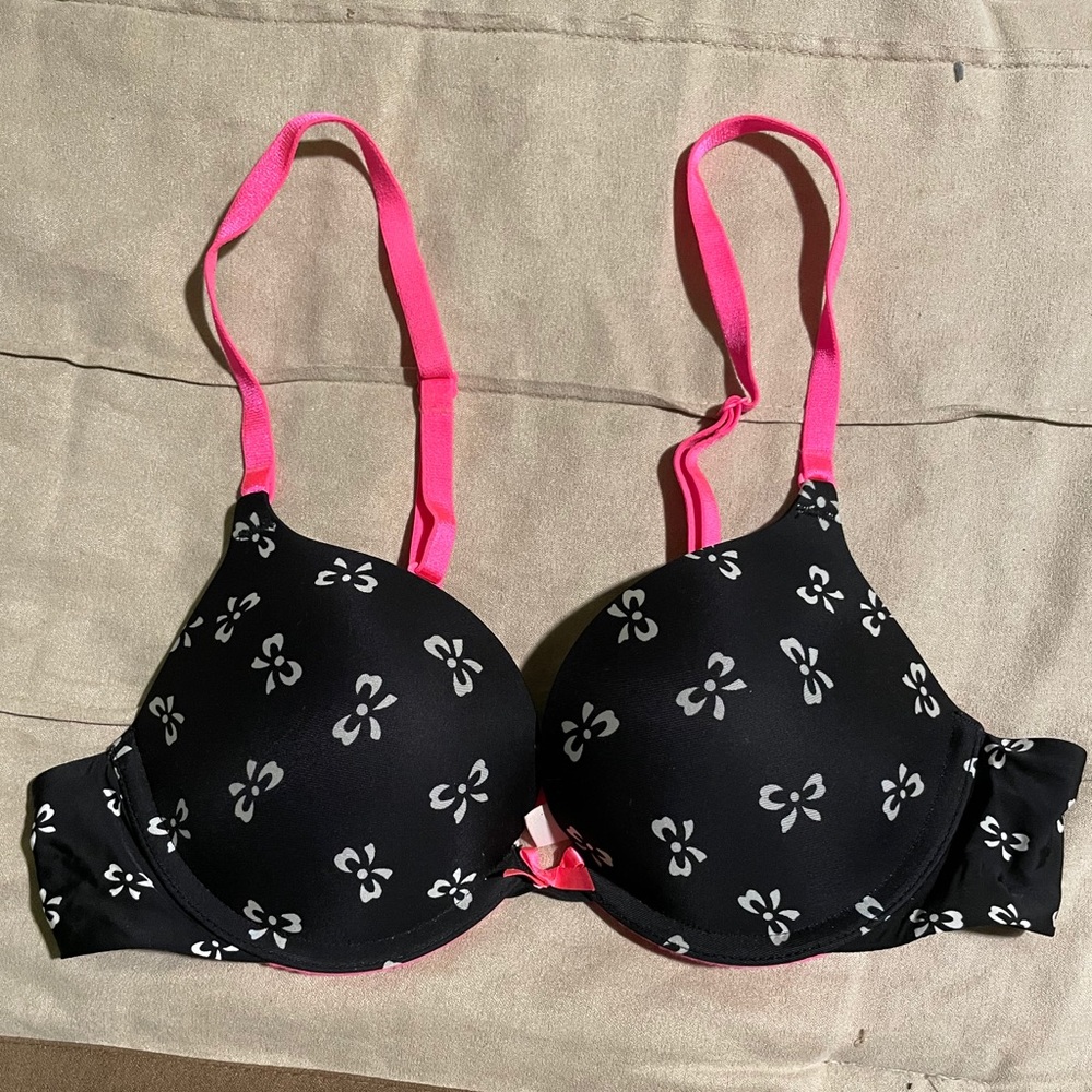 Victoria Secret 32A Push Up Bra